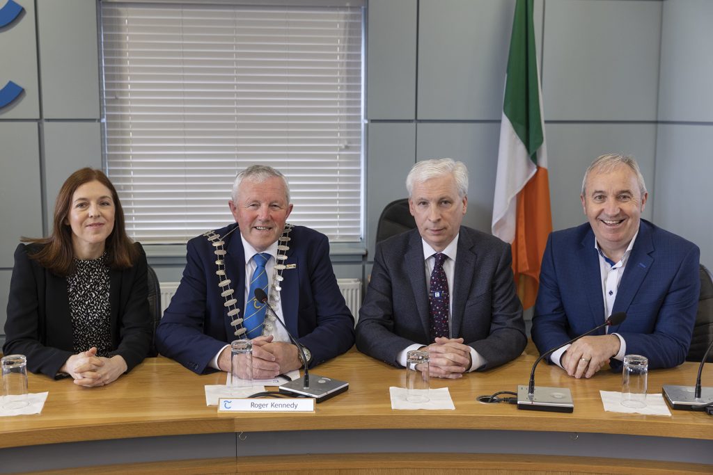 Pictured (L-R) SIRO Director of Corporate Affairs Amanda Glancy, Tipperary County Council Cathaoirleach Cllr. Roger Kennedy, Tipperary County Council CEO Joe McGrath and SIRO Director of Build Denis Cambridge.