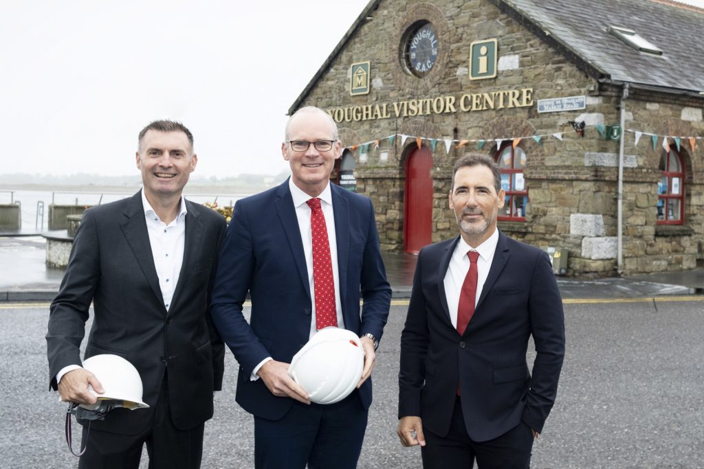 John Keaney, CEO of SIRO, Minister Simon Coveney and Carlos Barroqueiro, CEO of CBE